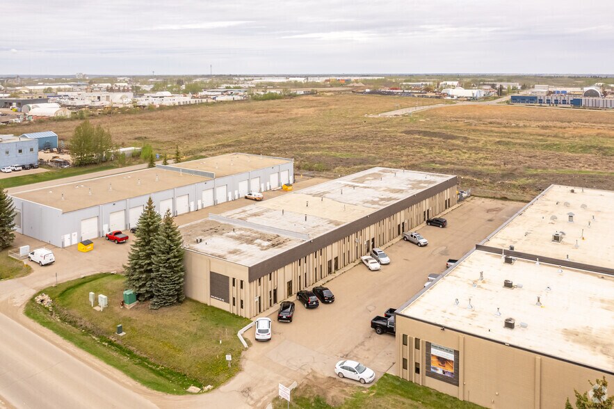 20452 107th Ave NW, Edmonton, AB à vendre - Aérien - Image 2 de 3