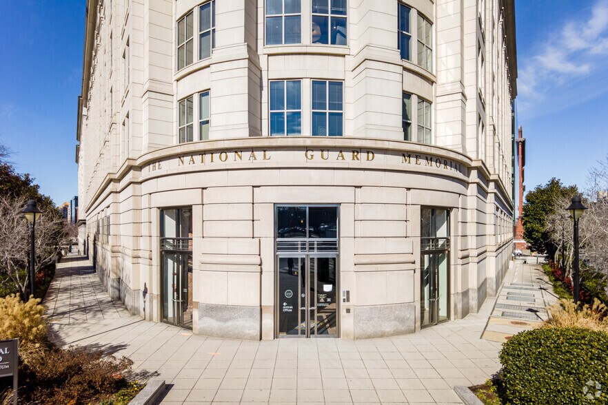1 Massachusetts Ave NW, Washington, DC à louer - Photo du bâtiment - Image 3 de 5
