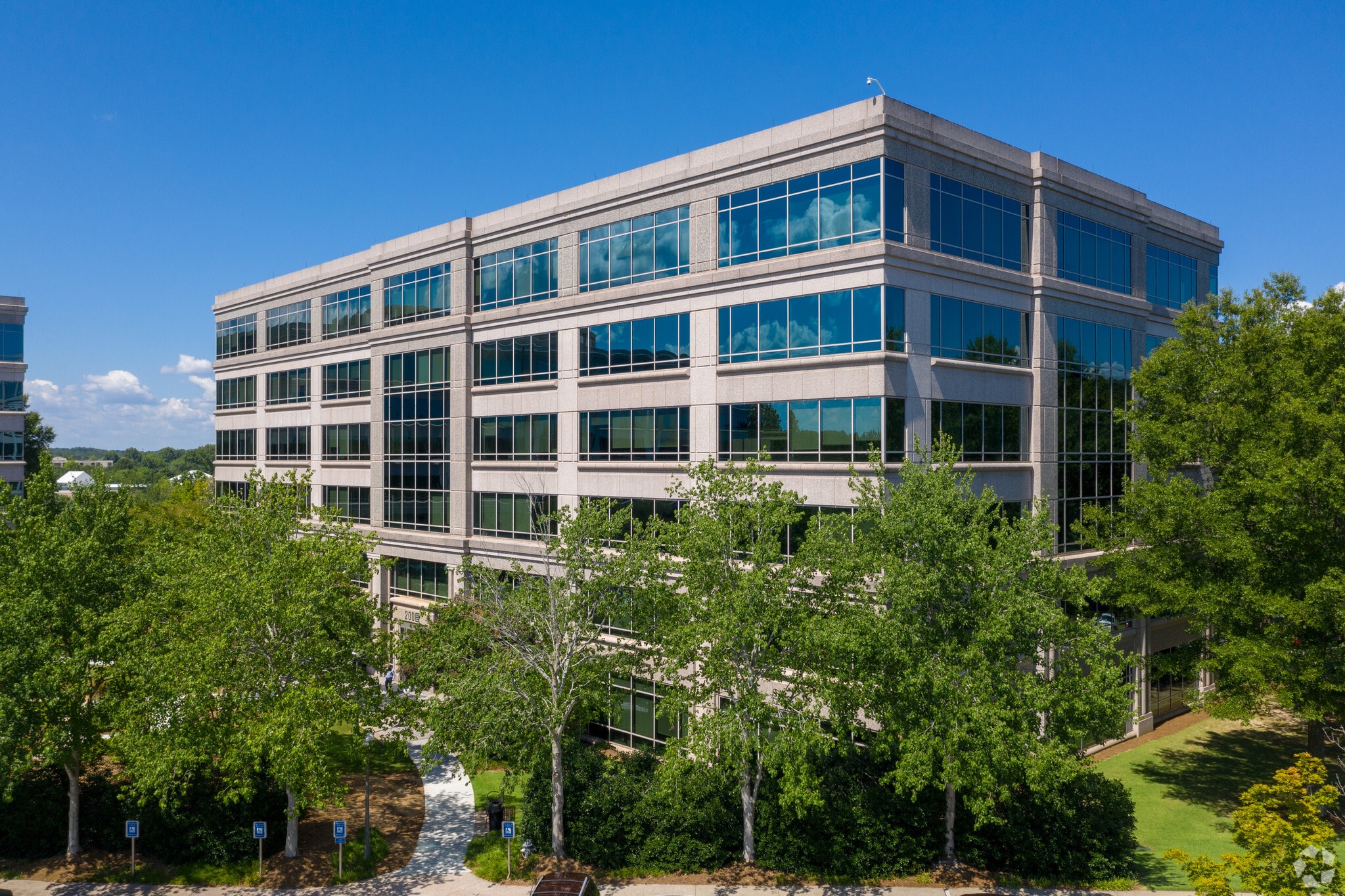 200 North Point Ctr E, Alpharetta, GA à louer Photo du bâtiment- Image 1 de 8