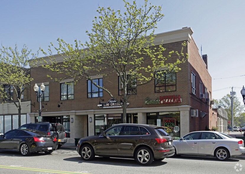 22-26 W Main St, Patchogue, NY à louer - Photo principale - Image 2 de 16