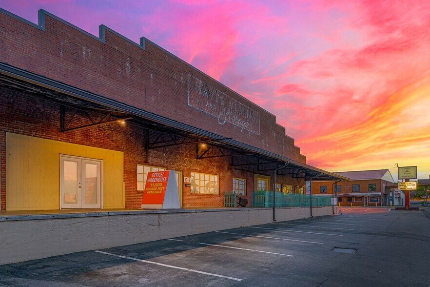 1214 College St, Clarksville, TN à louer - Photo du bâtiment - Image 3 de 47