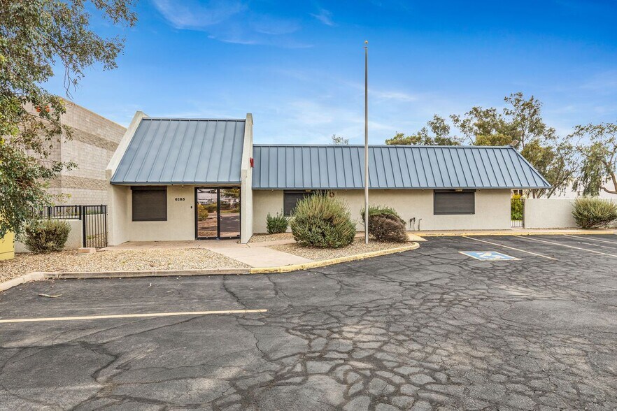 6185 W Detroit St, Chandler, AZ à louer - Photo du bâtiment - Image 3 de 9