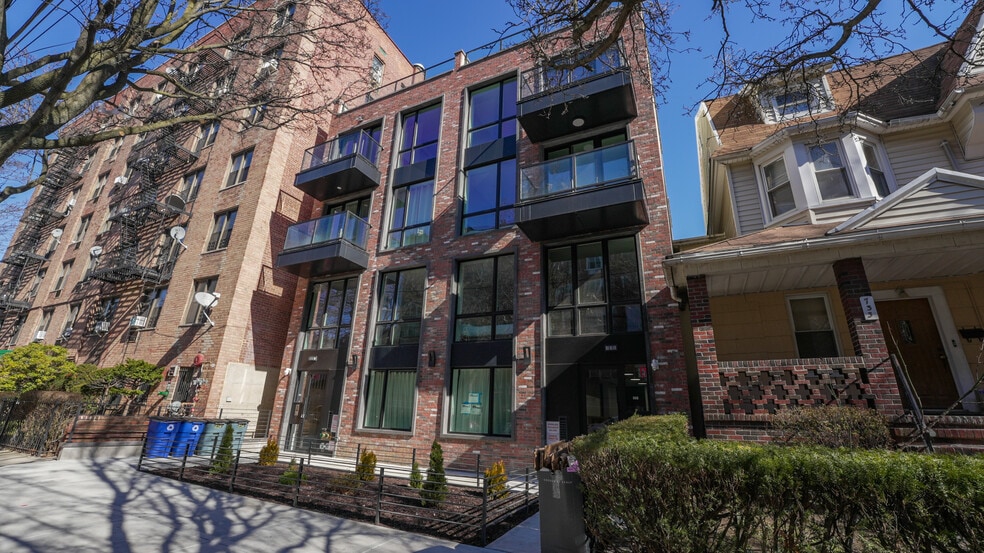 731 E 32nd St, Brooklyn, NY for sale - Primary Photo - Image 1 of 2