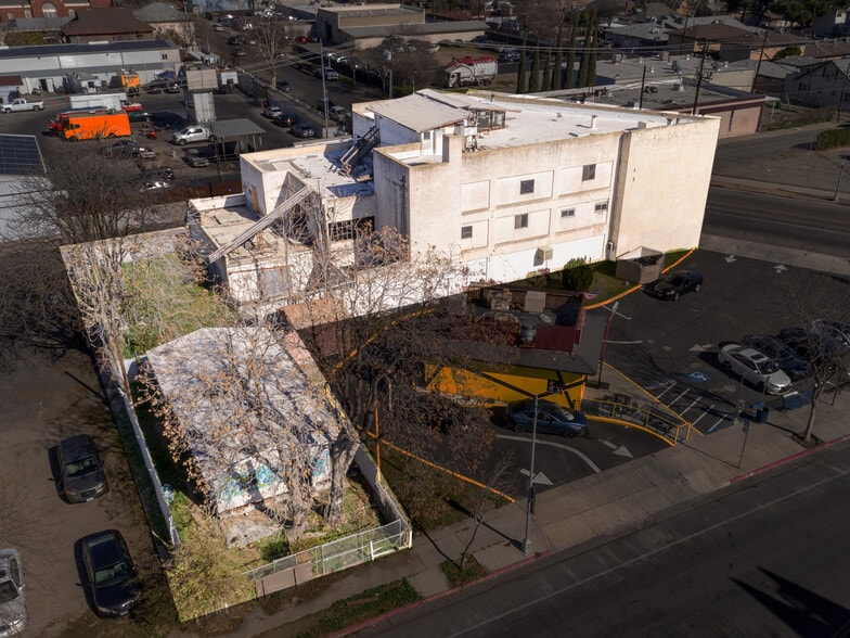 High-Demand Multifamily Opportunity portfolio of 2 properties for sale on LoopNet.ca - Building Photo - Image 3 of 5