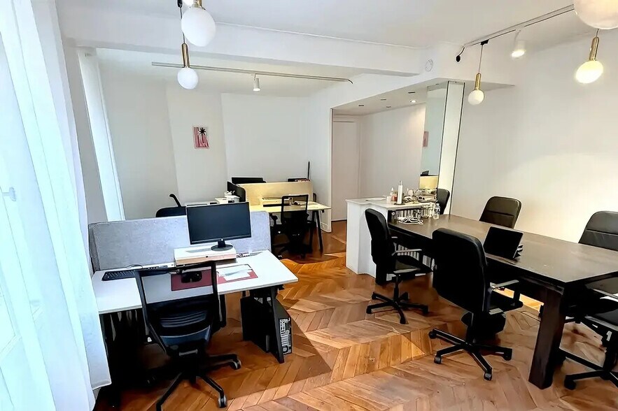 Office in Paris for lease - Interior Photo - Image 1 of 5