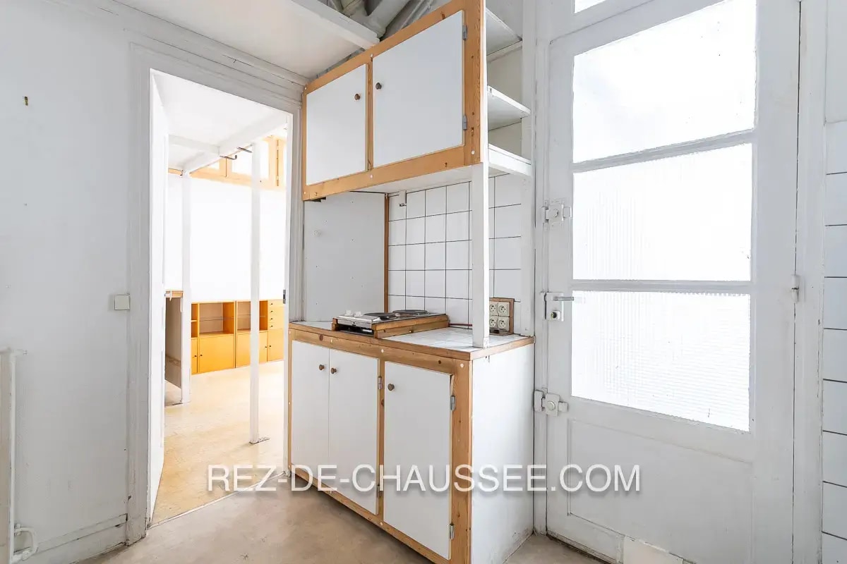 Paris, PAR 75020 - - - Photo intérieure - Image 1 of 6