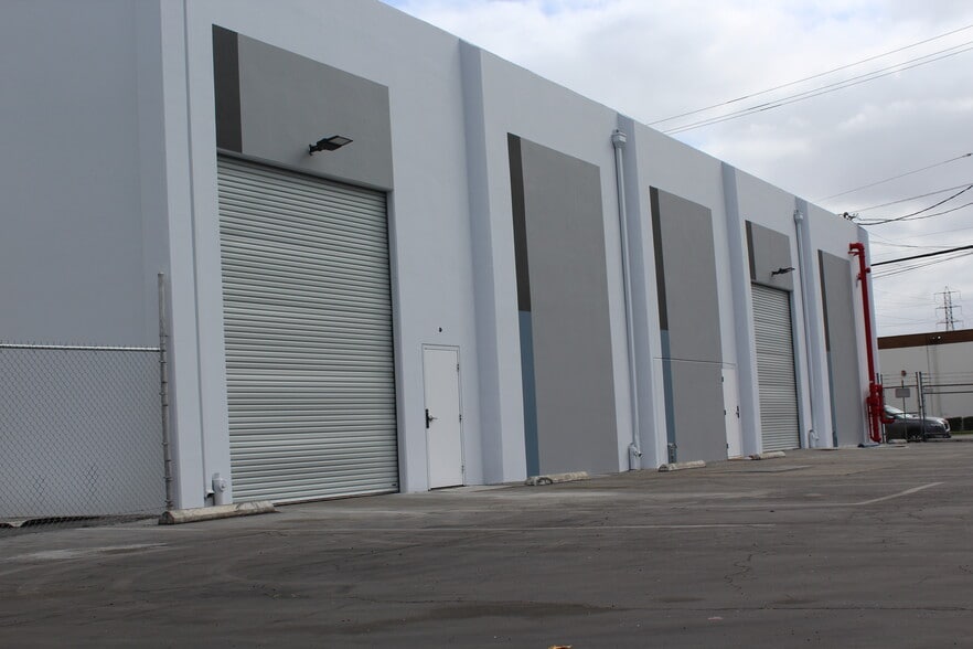 7571-7575 Chapman Ave, Garden Grove, CA for lease - Building Photo - Image 3 of 5