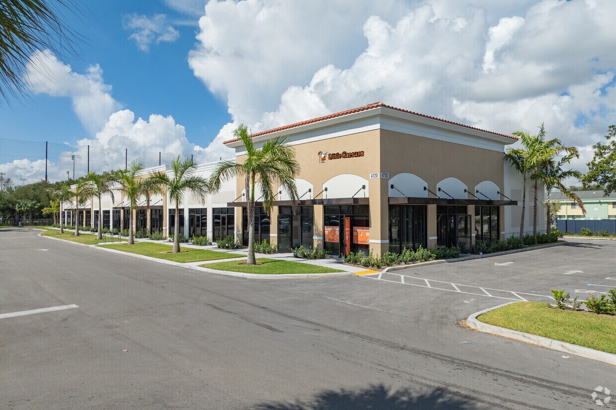 5335 N Military Trl, West Palm Beach, FL à louer Photo du bâtiment- Image 1 de 25