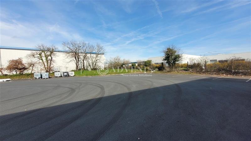 Flex in Les Sorinières for lease - Building Photo - Image 2 of 3