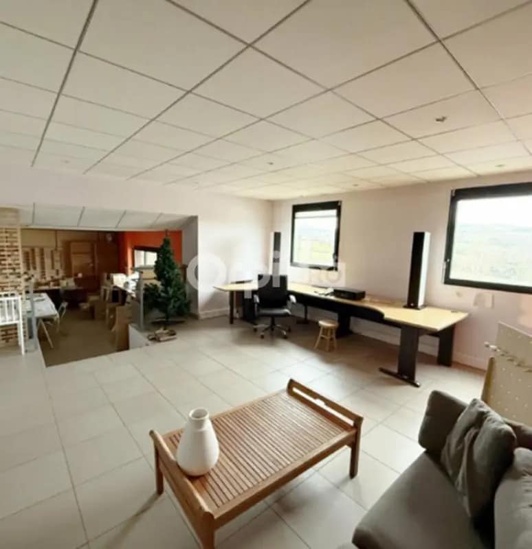 Office in Fleurieux-sur-l'Arbresle for lease Interior Photo- Image 1 of 4