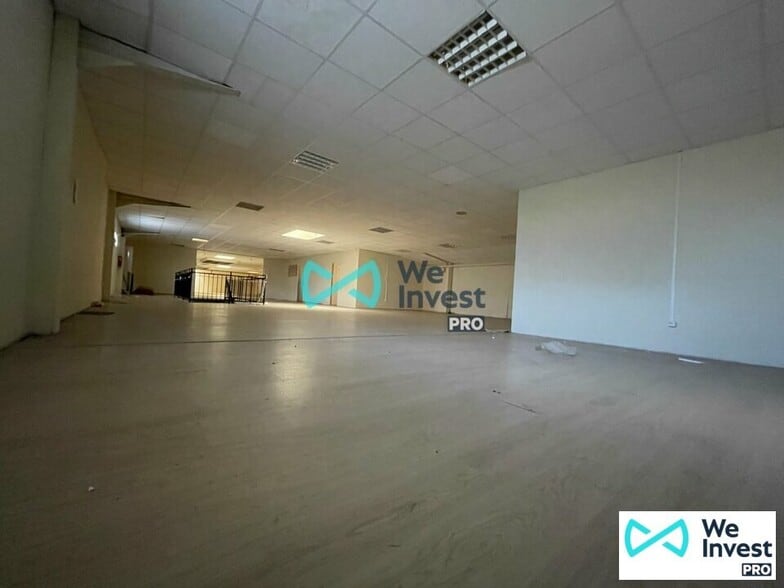 Retail in Reims for lease - Interior Photo - Image 2 of 4
