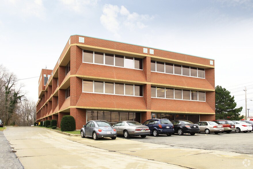 1440 Rockside Rd, Parma, OH à louer - Photo du bâtiment - Image 1 de 8