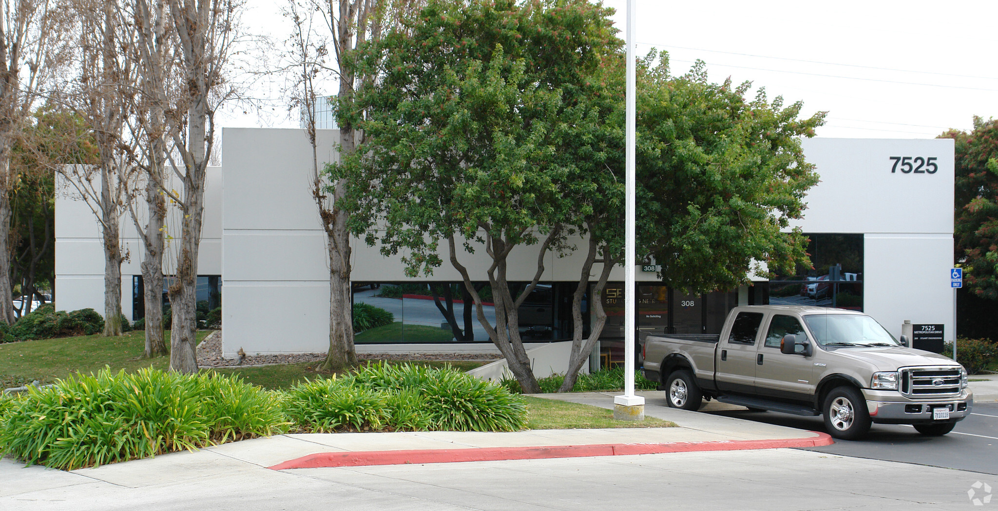 7525 Metropolitan Dr, San Diego, CA for lease Building Photo- Image 1 of 9