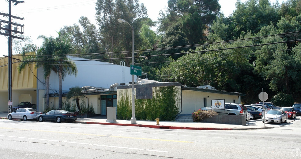 3453 Cahuenga Blvd W, Los Angeles, CA for sale - Building Photo - Image 1 of 2