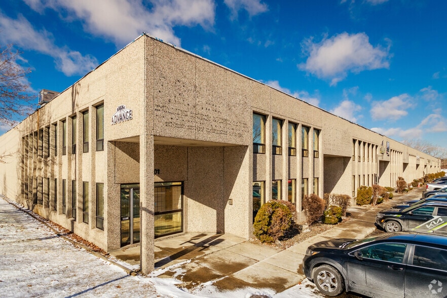 9601-9635 Rue Clément, Montréal, QC à vendre - Photo principale - Image 1 de 11