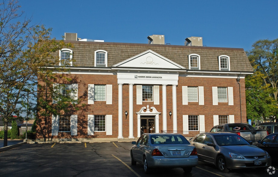 325 N Hough St, Barrington, IL à louer - Photo du bâtiment - Image 2 de 11