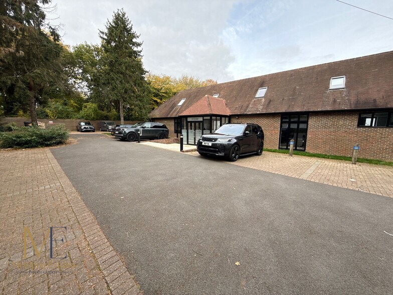 Walnut Hill Rd, Gravesend à vendre - Photo du bâtiment - Image 2 de 39