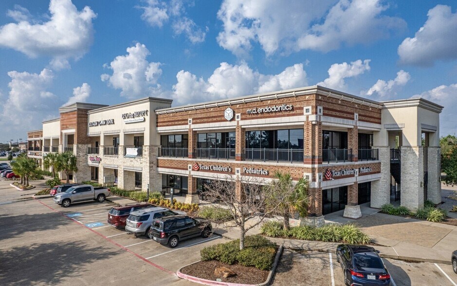9701 N Sam Houston Pky, Humble, TX à louer - Photo du bâtiment - Image 3 de 8