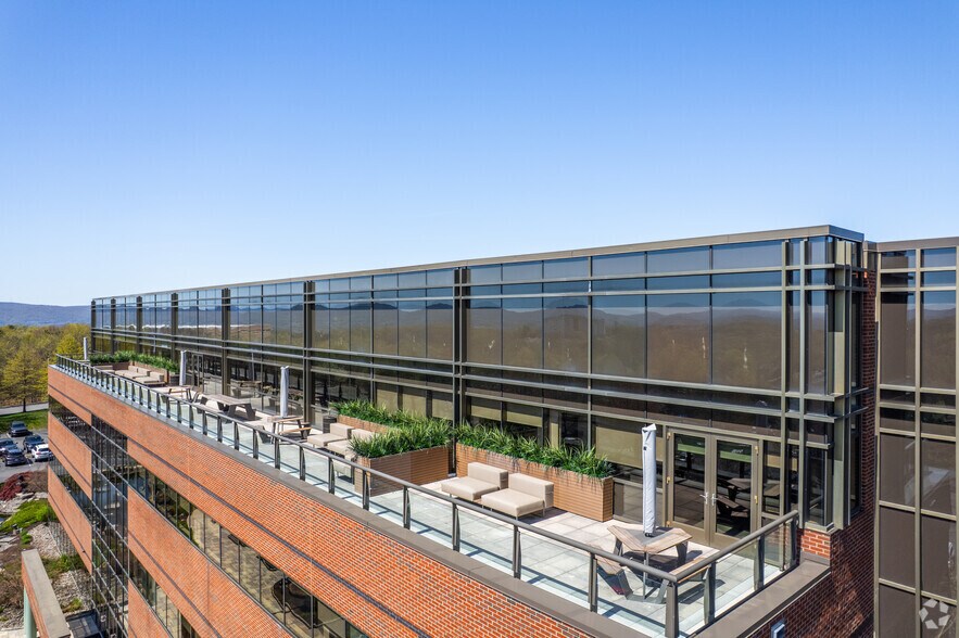 100 Baltimore Dr, Wilkes Barre, PA à louer - Photo du bâtiment - Image 3 de 5