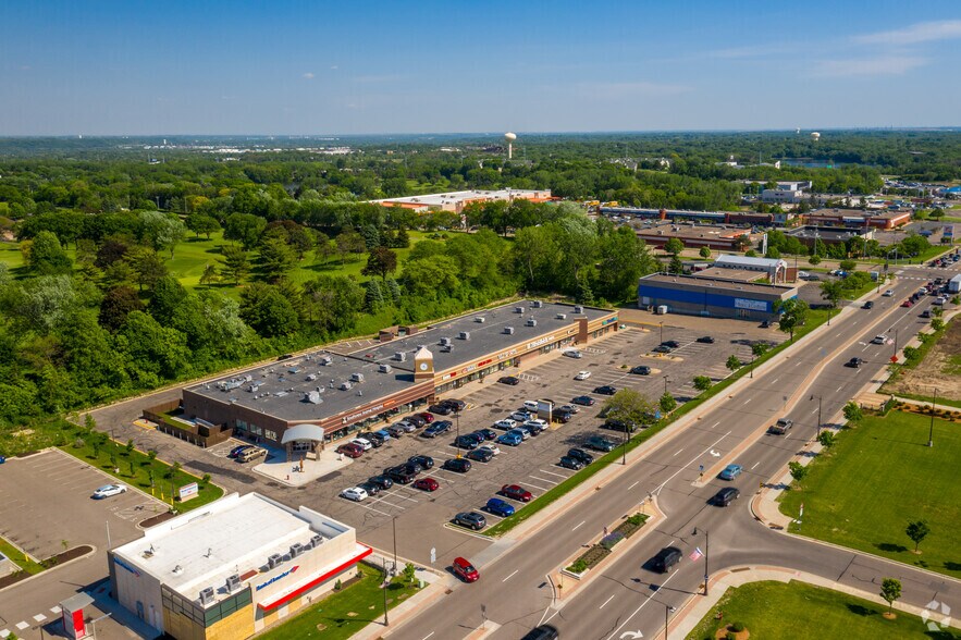 2000-2036 S Robert St, Saint Paul, MN à louer - Photo du bâtiment - Image 1 de 6