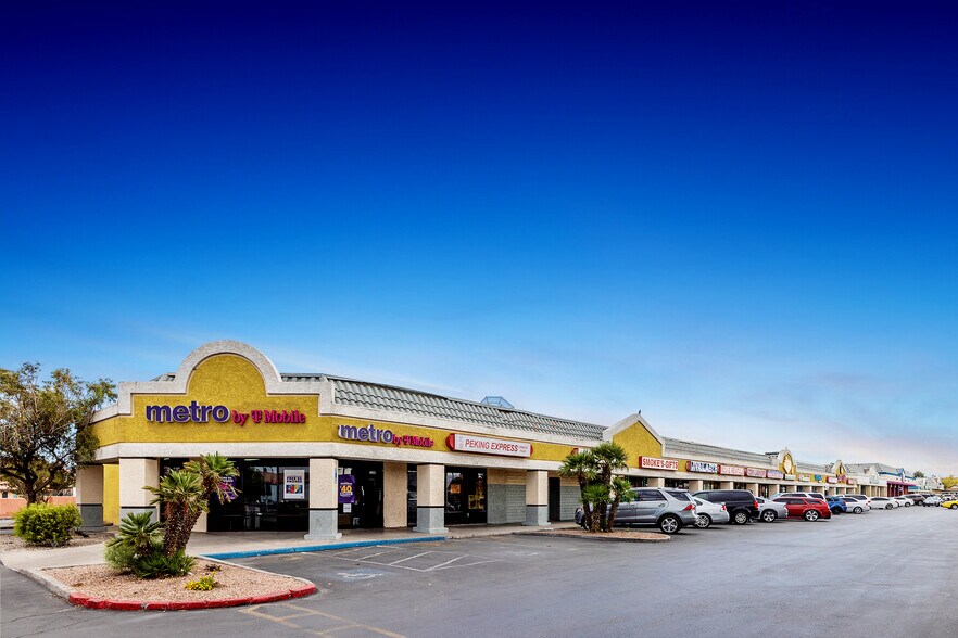 3250-3280 N Las Vegas Blvd, Las Vegas, NV à louer - Photo du bâtiment - Image 3 de 8