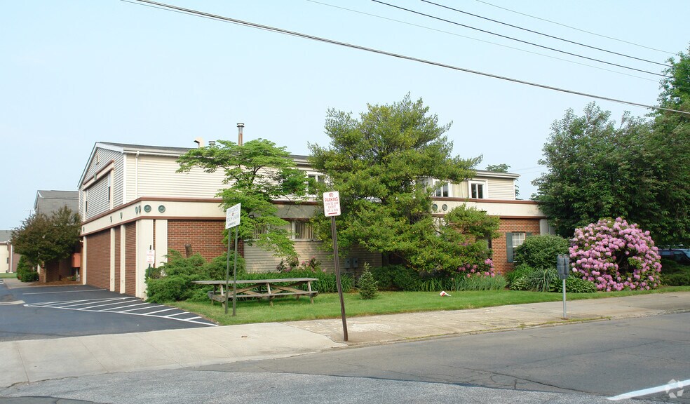 406 Peach St, Erie, PA à louer - Photo du bâtiment - Image 2 de 14