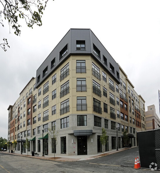 28 Valley, Montclair, NJ for lease - Primary Photo - Image 1 of 109