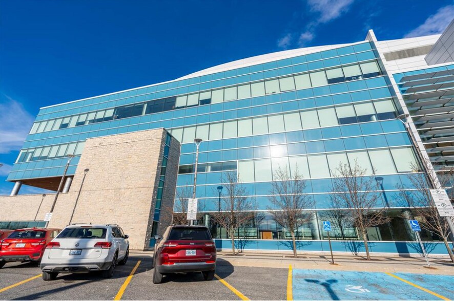 1555 Venetian Blvd, Point Edward, ON à louer - Photo du bâtiment - Image 2 de 18