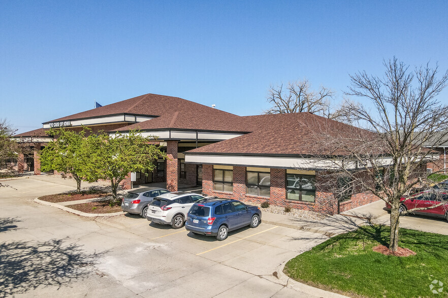 5075 E University Ave, Pleasant Hill, IA for lease - Building Photo - Image 1 of 11