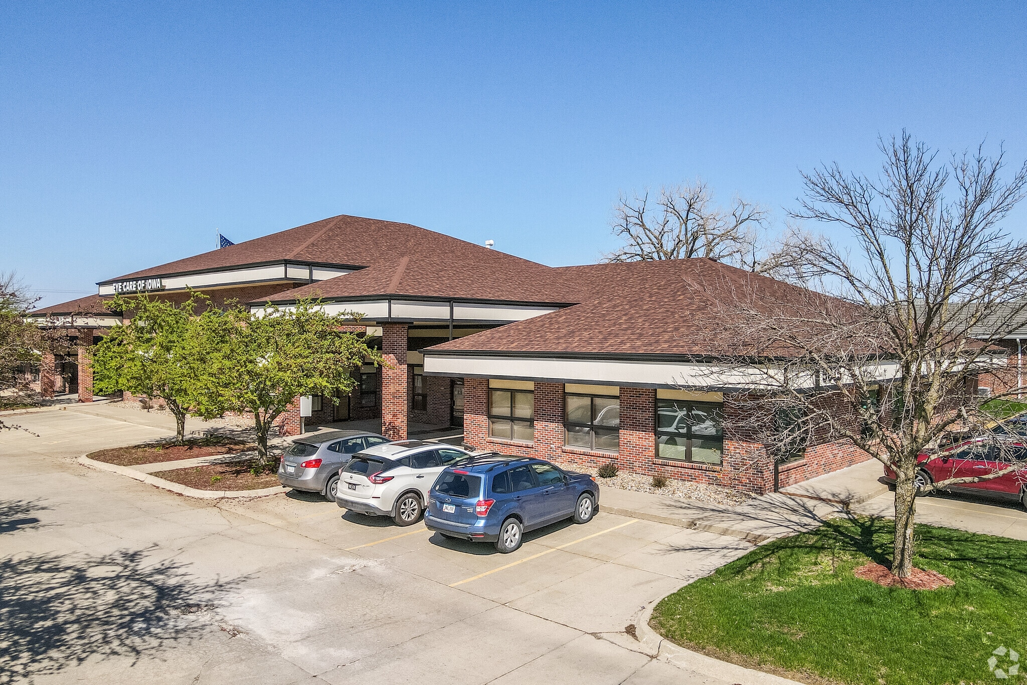 5075 E University Ave, Pleasant Hill, IA for lease Primary Photo- Image 1 of 12
