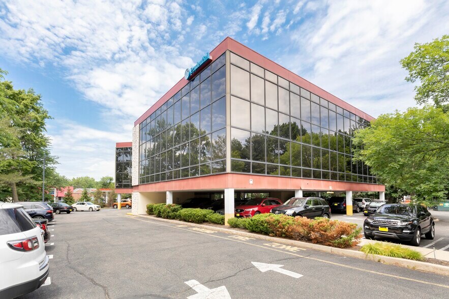 11-13 Sunflower Ave, Paramus, NJ à louer - Photo du bâtiment - Image 1 de 7