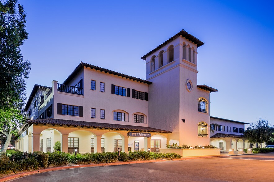 711 E Daily Dr, Camarillo, CA à louer - Photo du bâtiment - Image 2 de 7