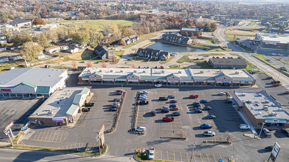 2221-2247 N Belt Hwy, Saint Joseph, MO for lease - Building Photo - Image 1 of 1