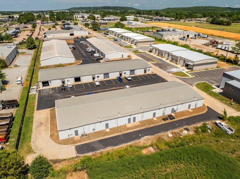 2380 Worth Ln, Springdale, AR à louer - Photo du bâtiment - Image 2 de 5