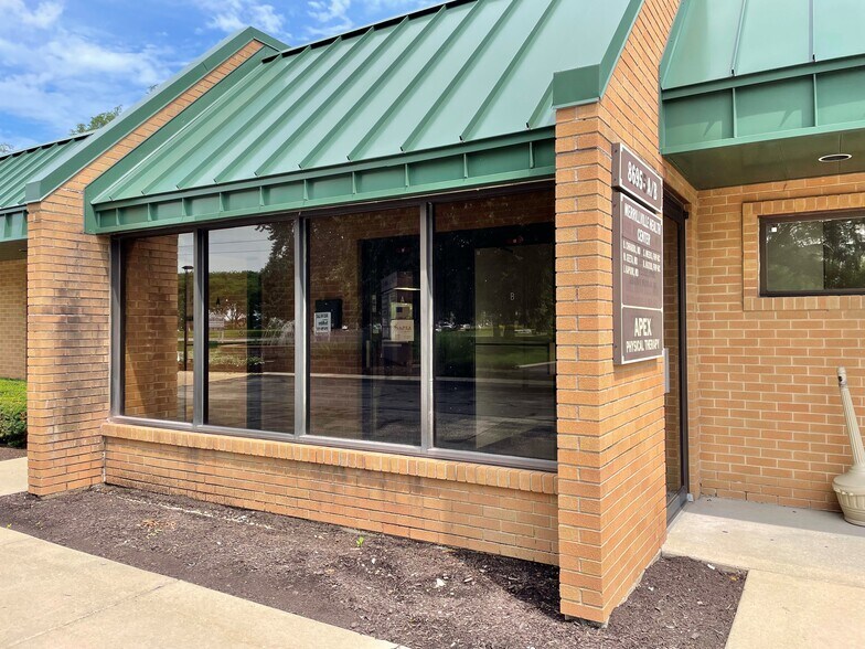 8695 Connecticut St, Merrillville, IN à louer - Photo du bâtiment - Image 2 de 29