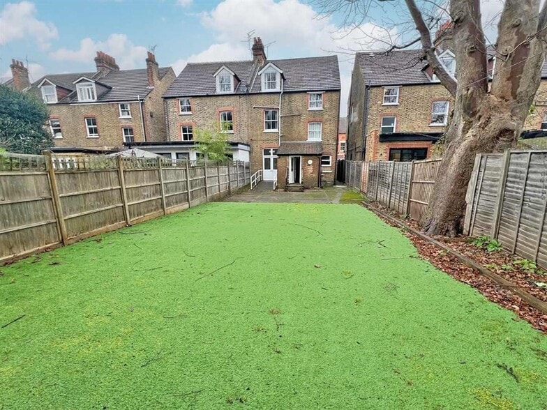 17 Victoria Av, Surbiton à vendre - Photo du bâtiment - Image 2 de 7