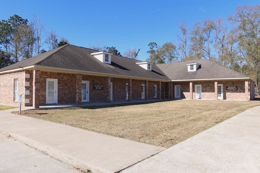 1301 Martin Luther King Jr Dr, Orange, TX for lease - Building Photo - Image 1 of 17