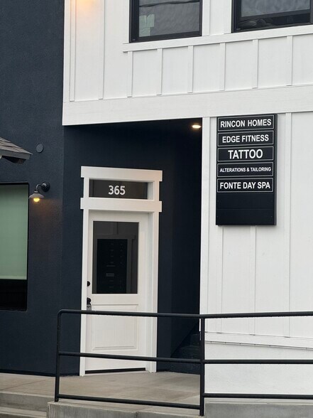 363-371 N Old Newport Blvd, Newport Beach, CA à louer - Photo du bâtiment - Image 2 de 7