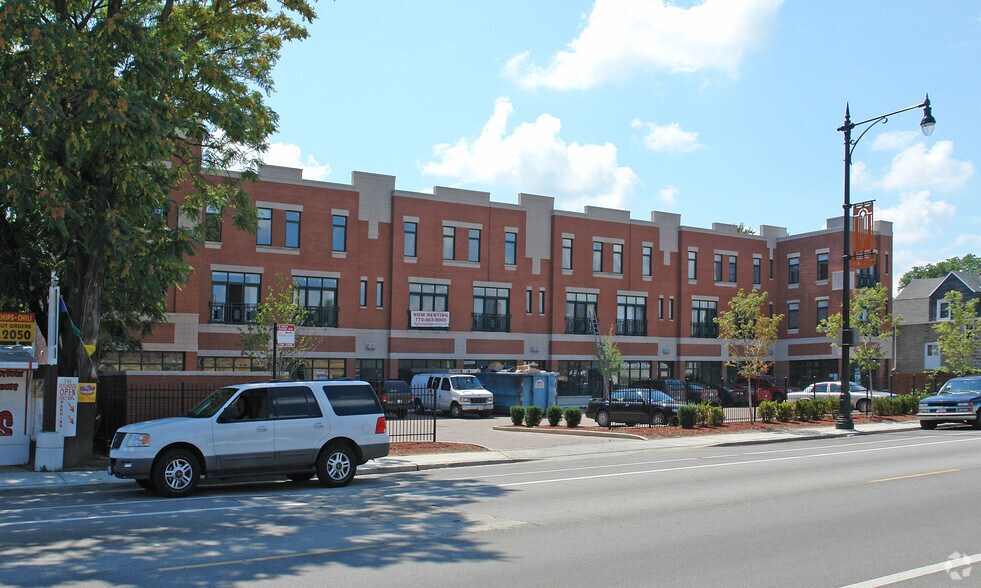 4521 W Lawrence Ave, Chicago, IL à louer - Photo du bâtiment - Image 3 de 22