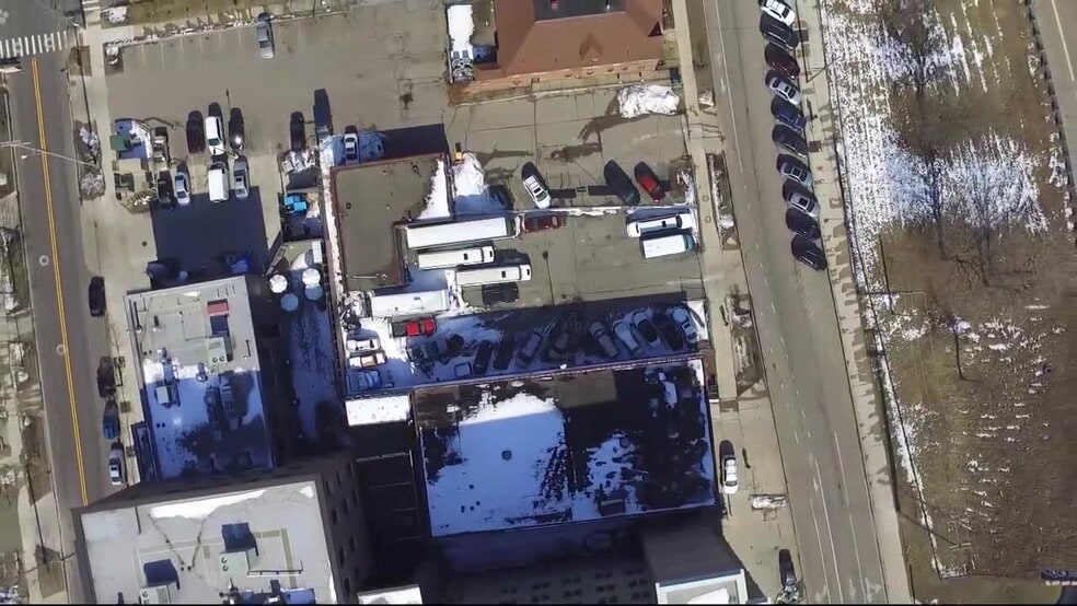 407 Turner Ave NW, Grand Rapids, MI à vendre - Vidéo sur l’inscription commerciale - Image 2 de 34