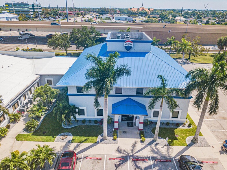 2326 Del Prado Blvd, Cape Coral, FL for lease - Building Photo - Image 3 of 15