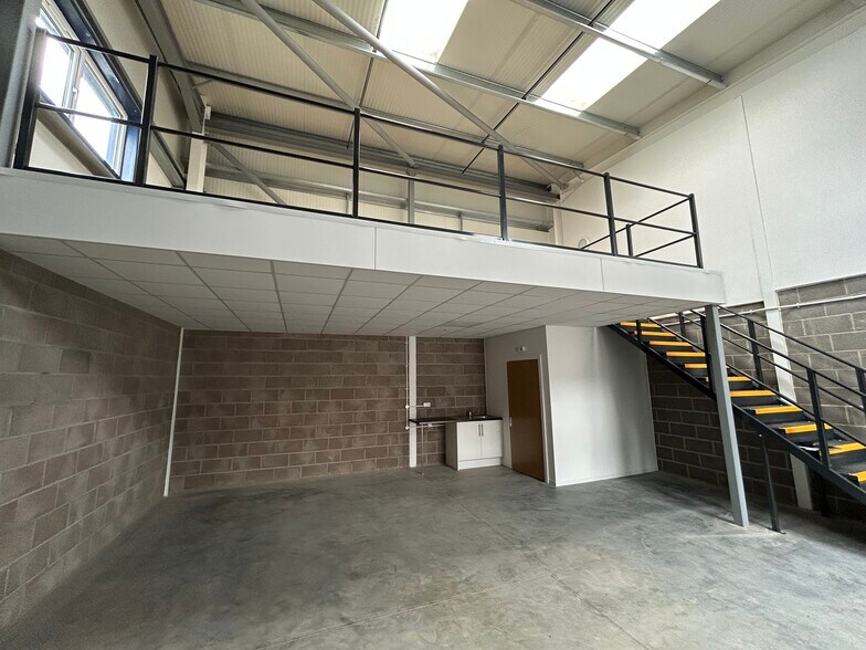 198-202 Broomhill Rd, Bristol à louer - Photo du bâtiment - Image 3 de 11