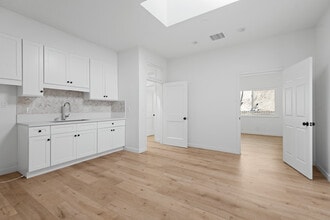 8519-8527 W Sunset Blvd, West Hollywood, CA for lease Interior Photo- Image 2 of 4