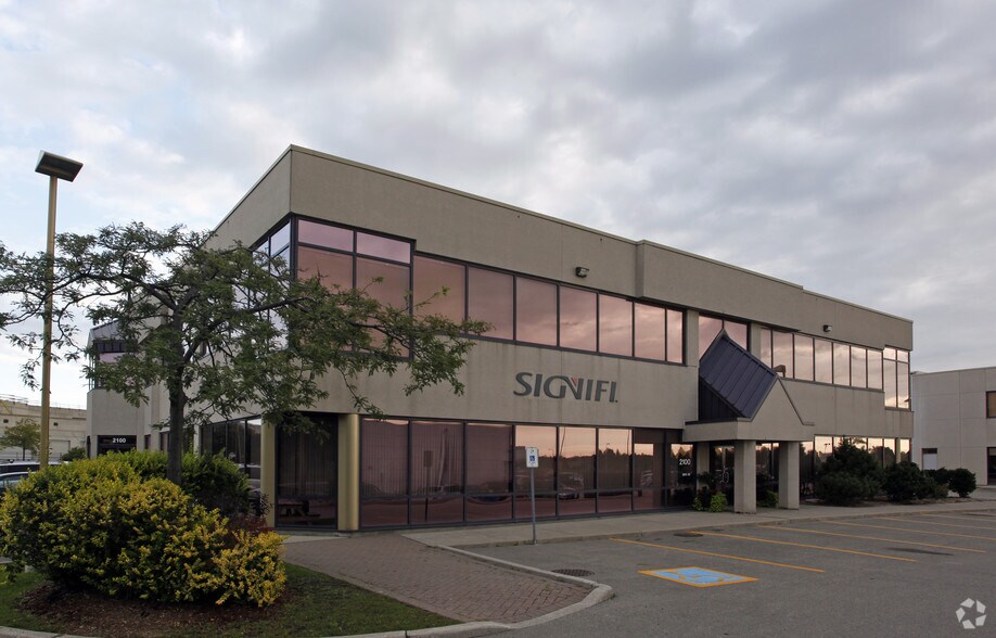 2100 Matheson Blvd E, Mississauga, ON à louer - Photo du bâtiment - Image 3 de 8