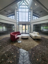 17 Auriga Dr, Ottawa, ON for lease Building Photo- Image 1 of 9