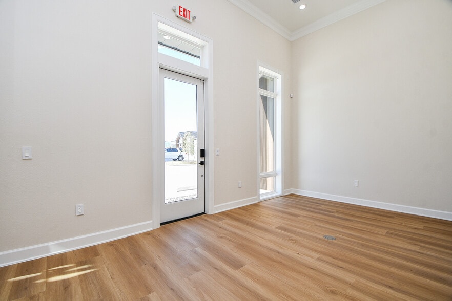 1325 Main St, Katy, TX for lease - Interior Photo - Image 3 of 31