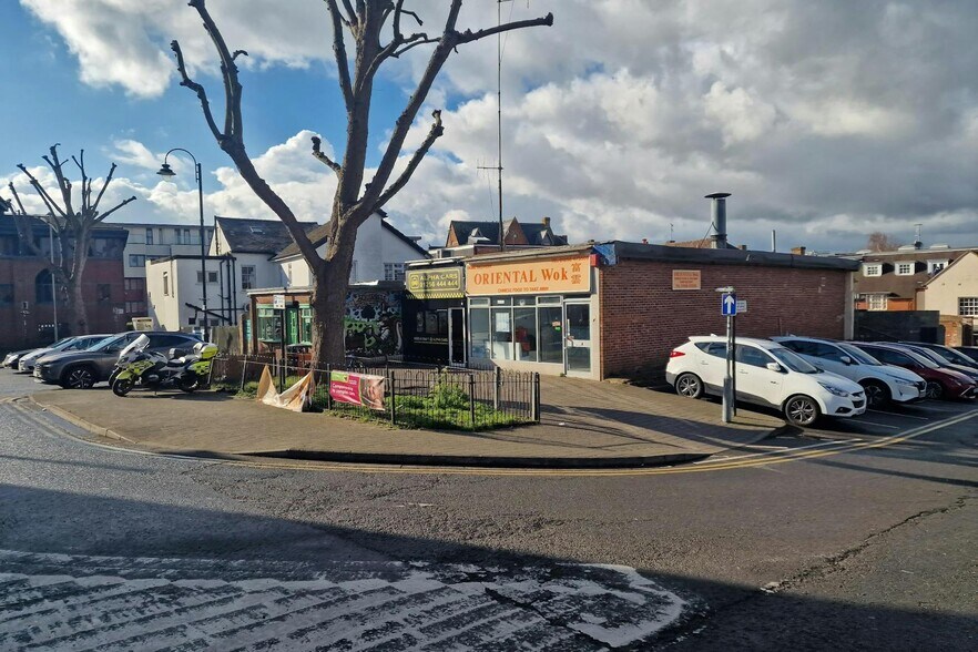 7-11 New Street, Basingstoke portefeuille de 4 propriétés à vendre sur LoopNet.ca - Photo du bâtiment - Image 3 de 9