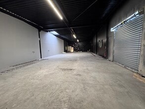 35 Rue François Mittérrand, Auvers-sur-Oise for lease Interior Photo- Image 2 of 6