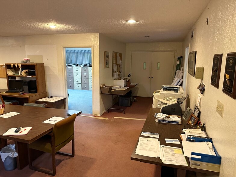 1505 E Henderson St, Cleburne, TX for sale - Interior Photo - Image 2 of 30