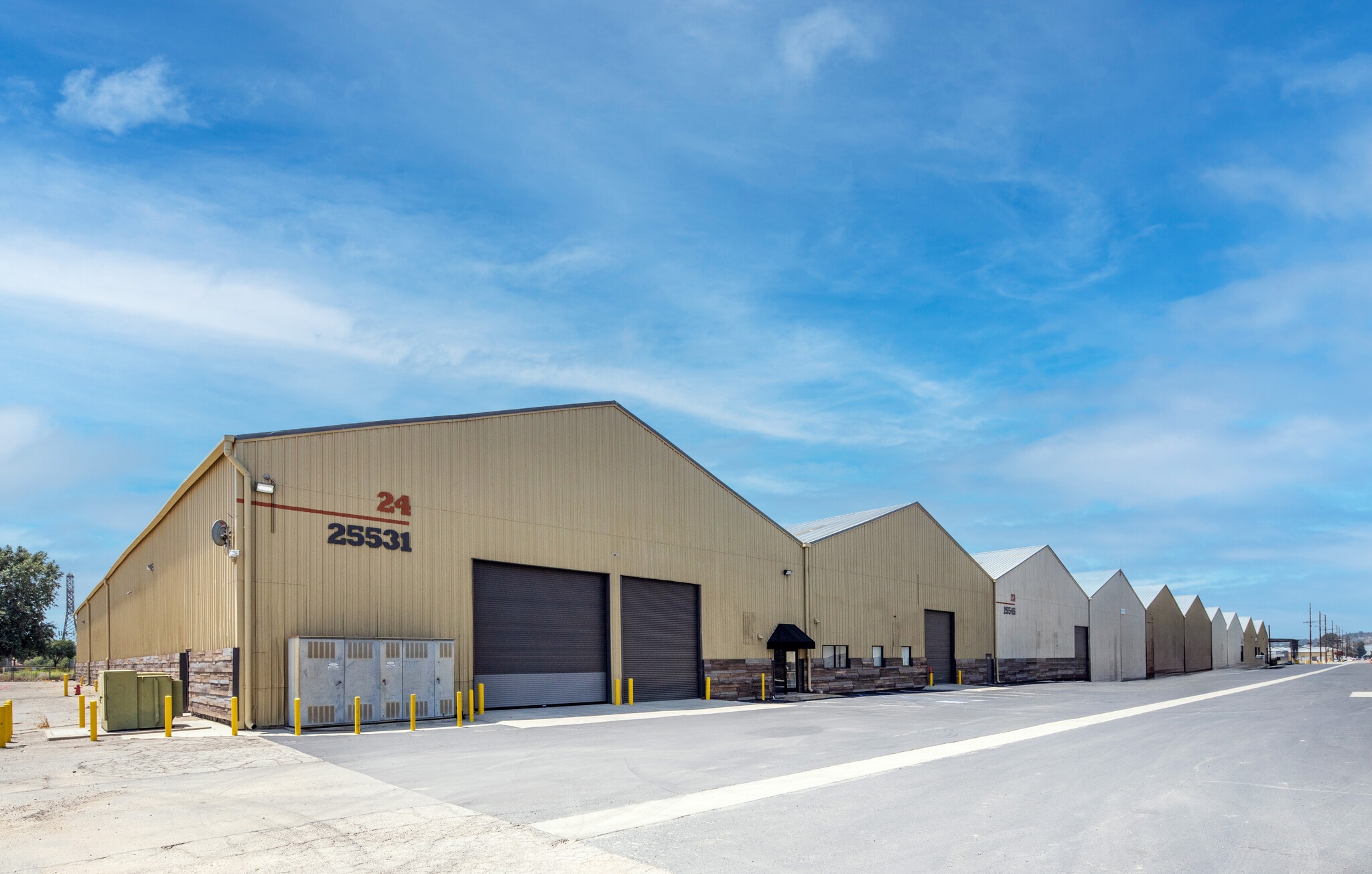 25545-25710 Springbrook Ave, Santa Clarita, CA à louer Photo du bâtiment- Image 1 de 3